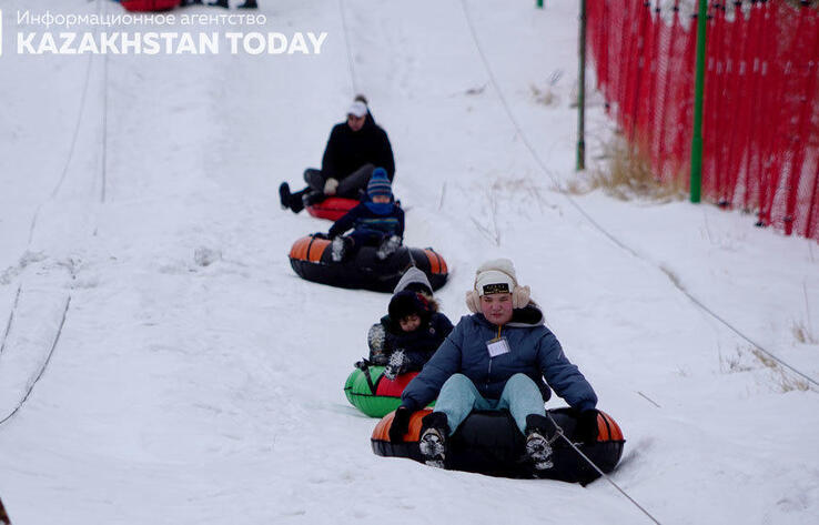 Алматының тамаша тау бөктерінде қысқы сырғанау