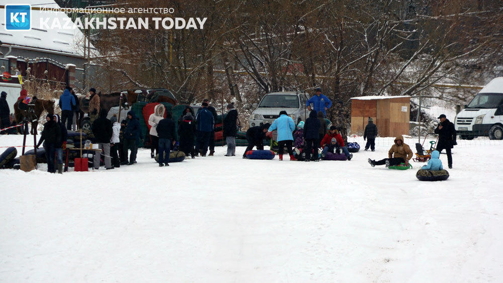 Алматының тамаша тау бөктерінде қысқы сырғанау. Сурет: фото: Эрик Куватов