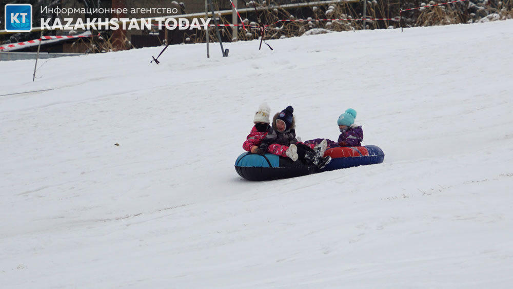 Алматының тамаша тау бөктерінде қысқы сырғанау. Сурет: фото: Эрик Куватов