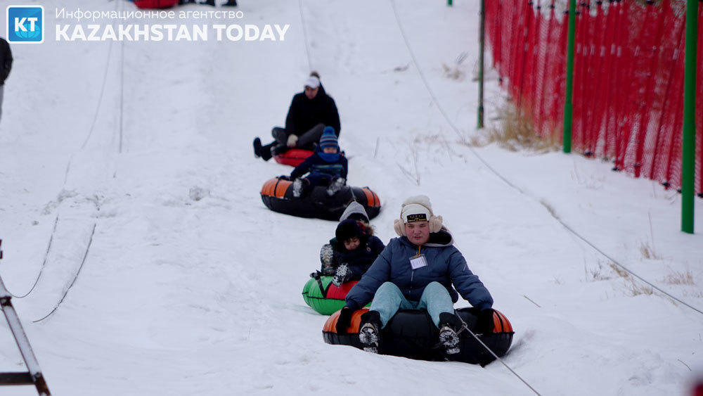 Алматының тамаша тау бөктерінде қысқы сырғанау. Сурет: фото: Эрик Куватов
