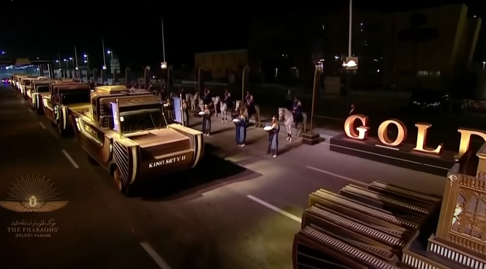 Каирде 22 перғауын мумияларының "алтын шеруі" өтті: рәсімнің кадрлары