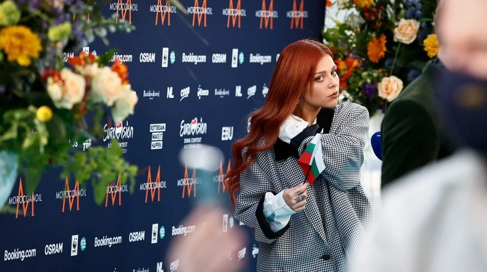 В Роттердаме прошла церемония открытия конкурса "Евровидение-2021". Фото: Певица Victoria, Болгария.