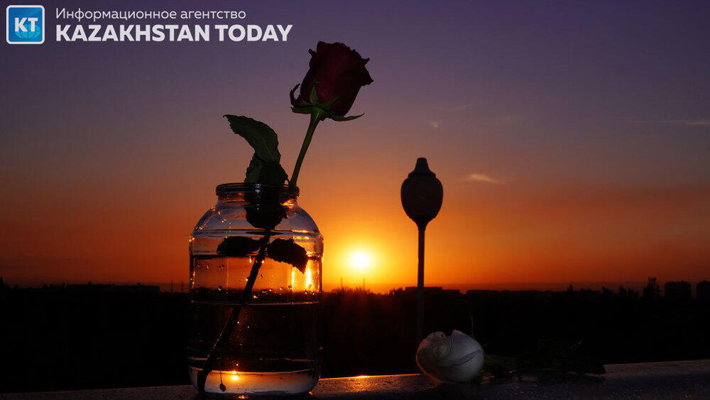 Закаты в предгорьях Алматы. Фото: Эрик Куватов