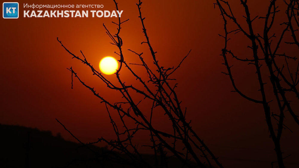 Алматы тау бөктеріндегі күн батуы