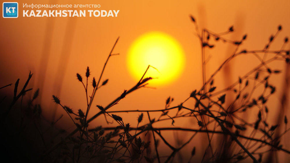 Алматы тау бөктеріндегі күн батуы