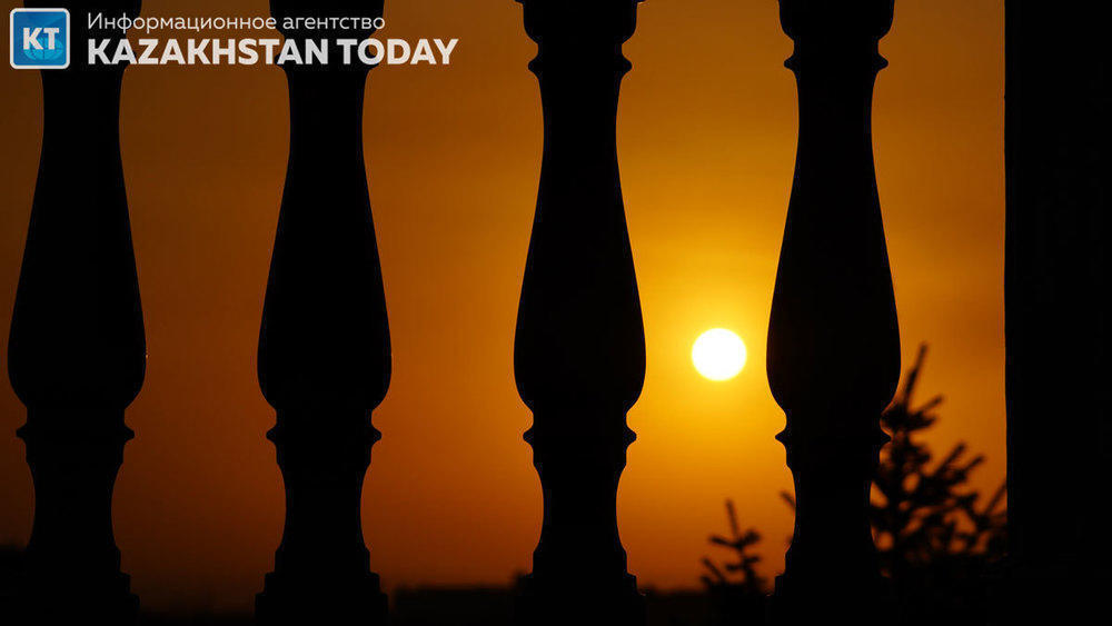 Алматы тау бөктеріндегі күн батуы