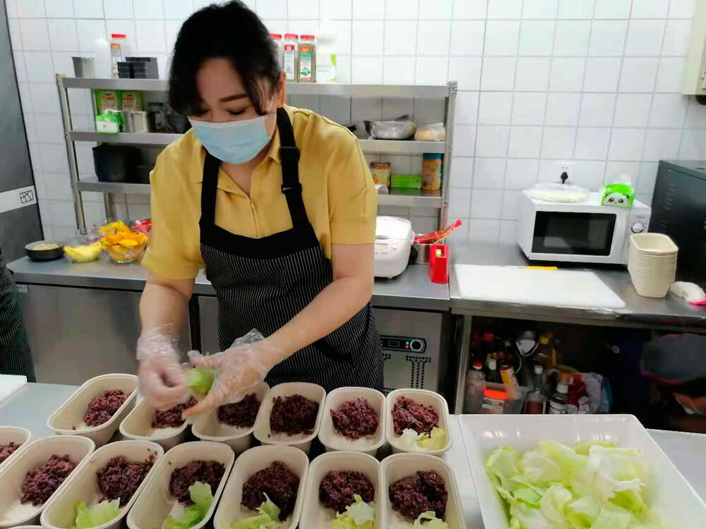 СИНЬЦЗЯН СЕГОДНЯ. В Кашгаре популярен ресторан "витаминной легкой еды"  