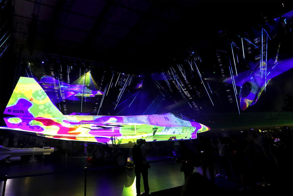 МАКС-2021-де 5-ші буындағы ресейлік жойғыш көрсетілді. СУРЕТ: Сергей Фадеичев/ТАСС