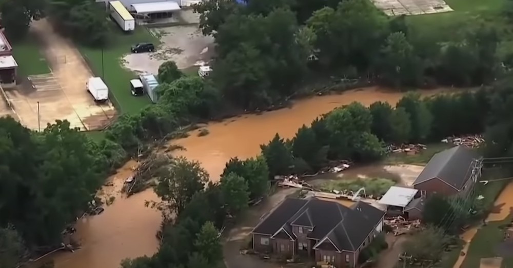 Сильное наводнение после ливней в штате Теннесси в США