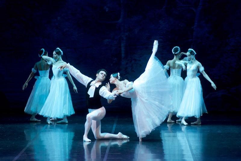 Гастрольные спектакли Национального театра страны Abay Opera House на большой сцене Astana Opera