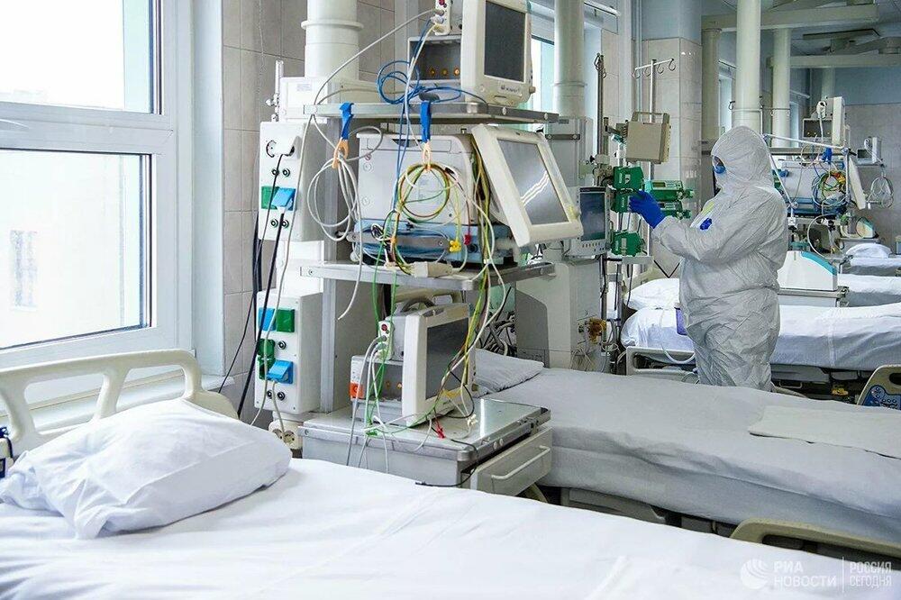 Вирусолог назвал причину рекордного числа смертей от COVID в России