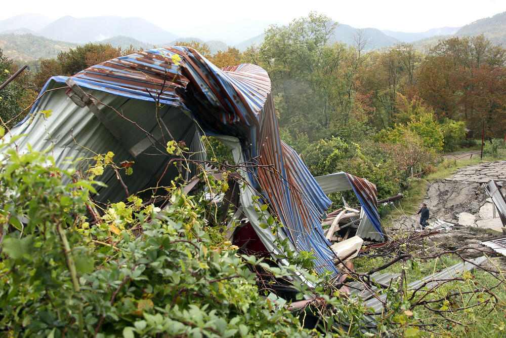Major landslide in Sochi: more than 70 people left their damaged homes. Images | Газета.Ru