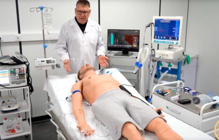 «Это настоящая бактериологическая война»: профессор показал, как умирают на реанимационных койках