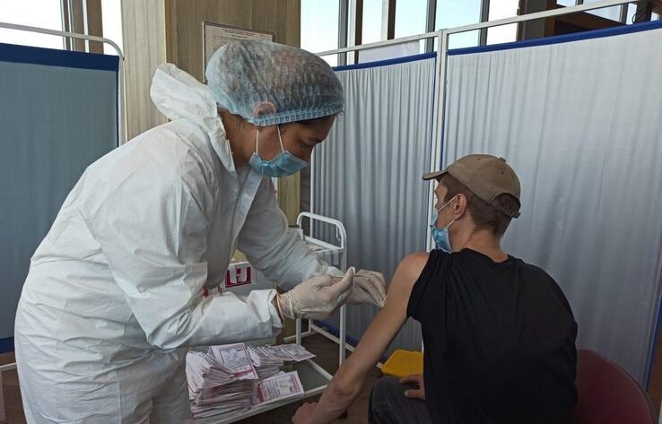 В Алматы более миллиона жителей получили прививку против коронавируса