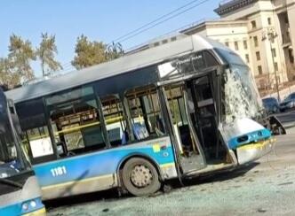 В Алматы в результате столкновения автобуса и троллейбуса пострадали семь человек