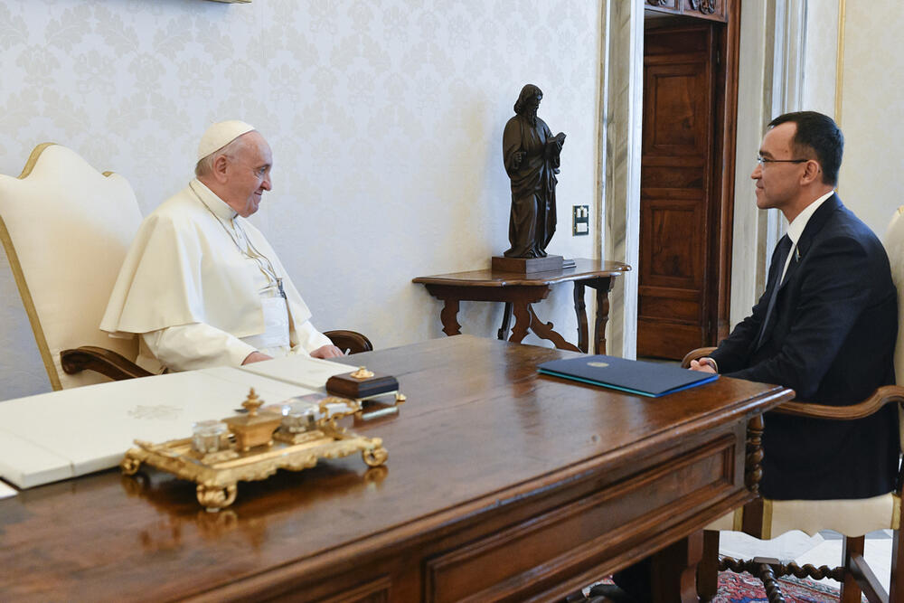 Спикер сената Маулен Ашимбаев встретился с Папой Римским Франциском