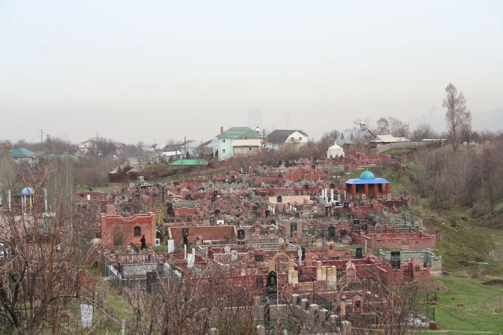 Закон по содержанию кладбищ предложили создать казахстанские депутаты