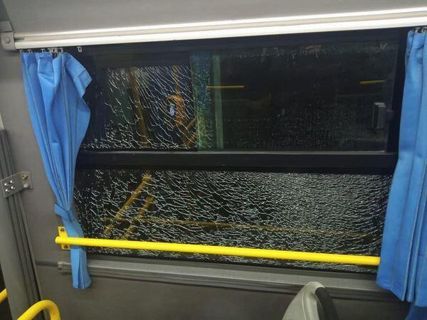 В Алматы хулиганы в очередной раз закидали камнями автобусы 25-го маршрута