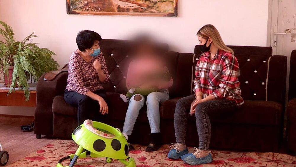 В Шымкенте родившую ребенка школьницу выгнали из дома 