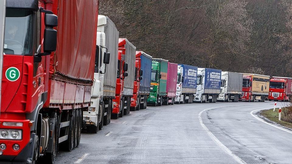 Предприниматели, чьи грузы простаивают на границе с КНР, могут оформить свидетельство о форс-мажоре
