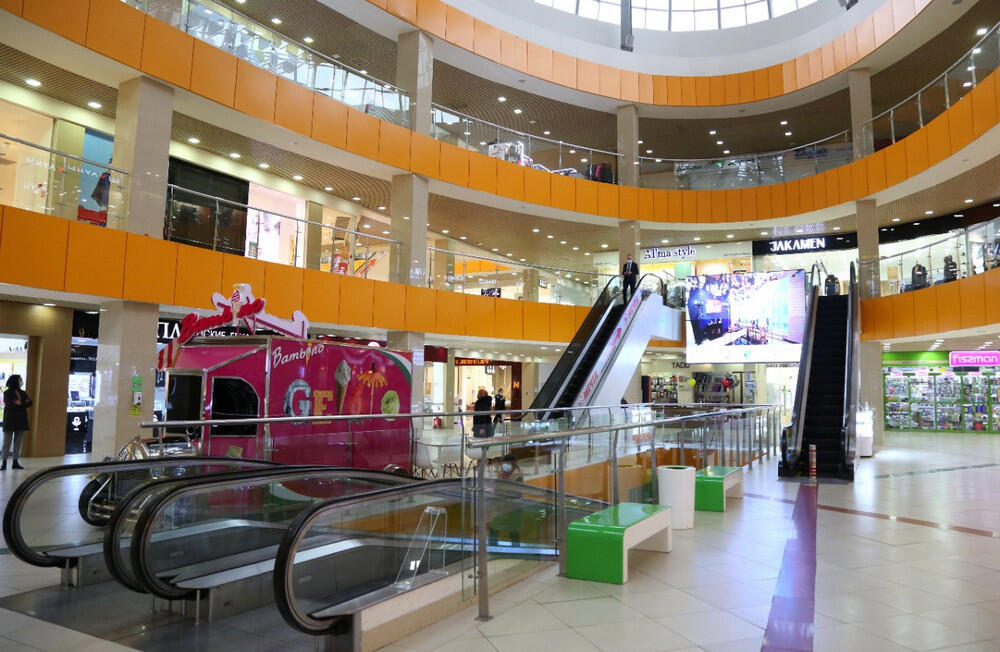 В Казахстане рассматривается вопрос об ограничении входа в ТРЦ для непривитых детей