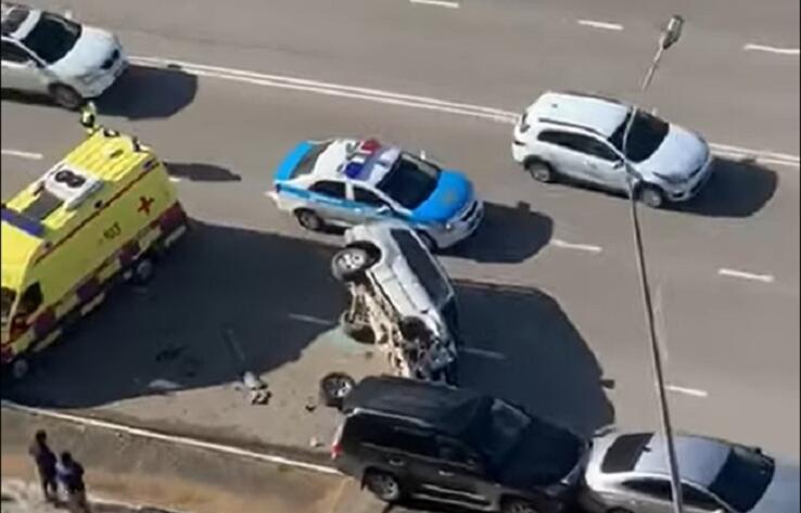 В Актау автоледи стало плохо за рулем, в результате произошло массовое ДТП