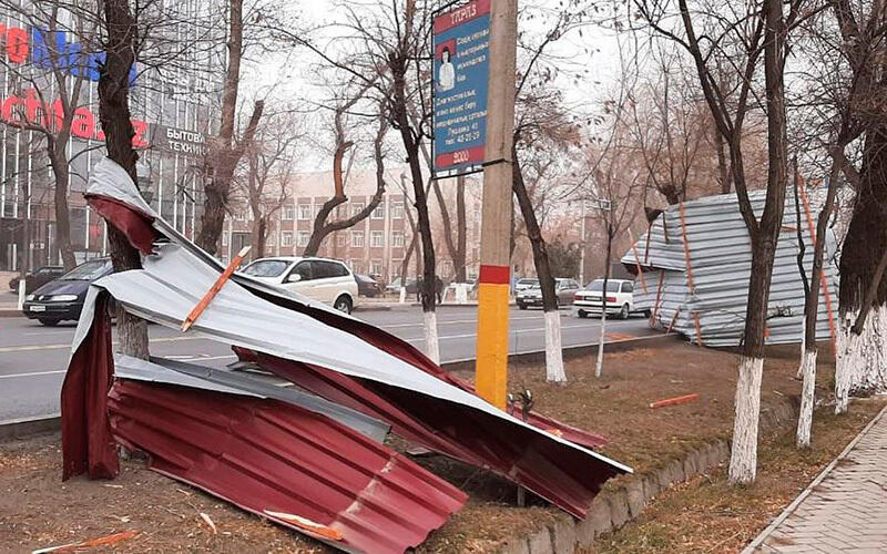 Wind storm hit Zhambyl region. Images | instagram / taraz_police_op_1
