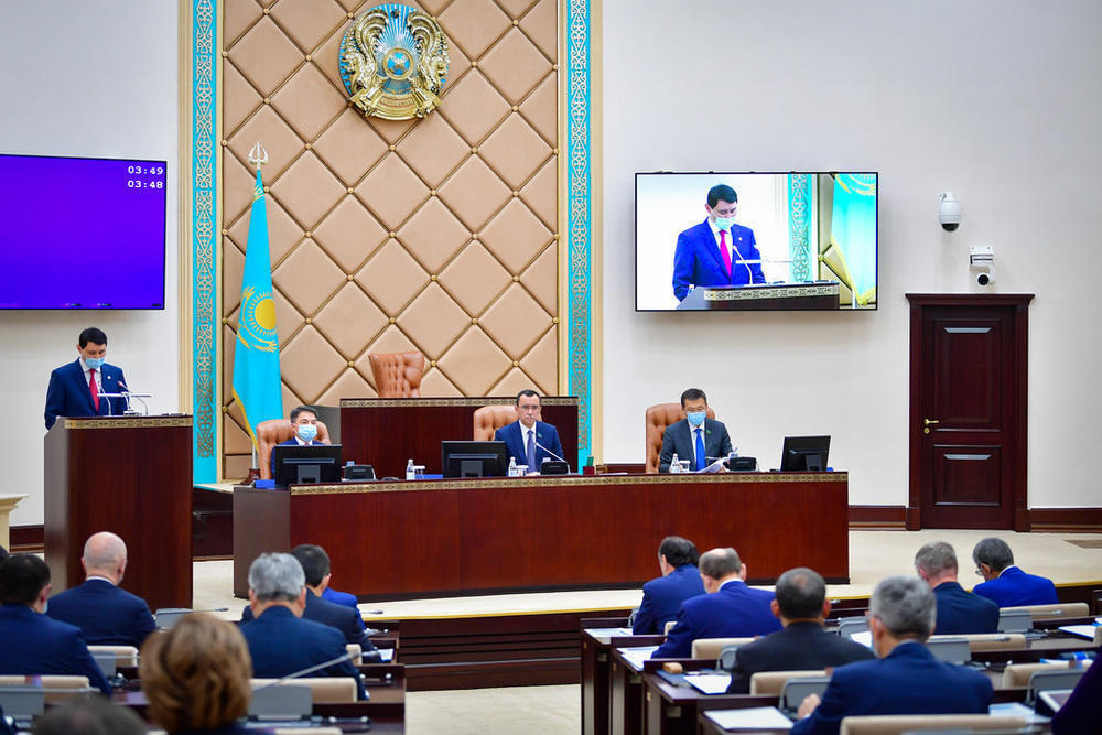 Сенаторлар 2022-2024 жылдарға арналған республикалық бюджет туралы заң жобасын Мәжіліске қайтарды