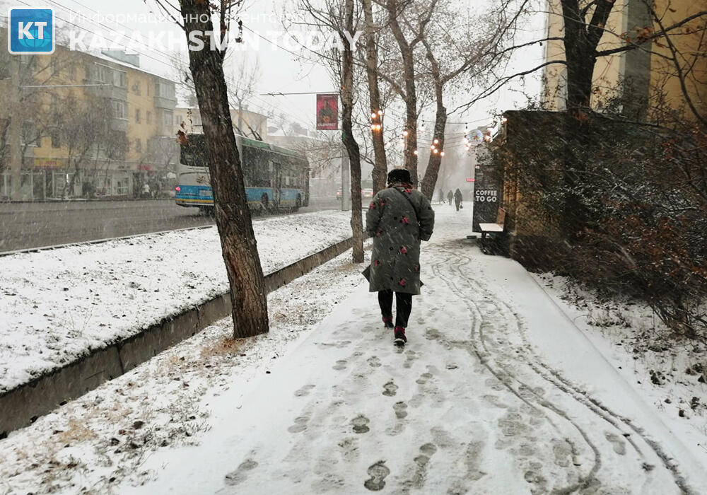 В девяти областях объявили штормовое предупреждение