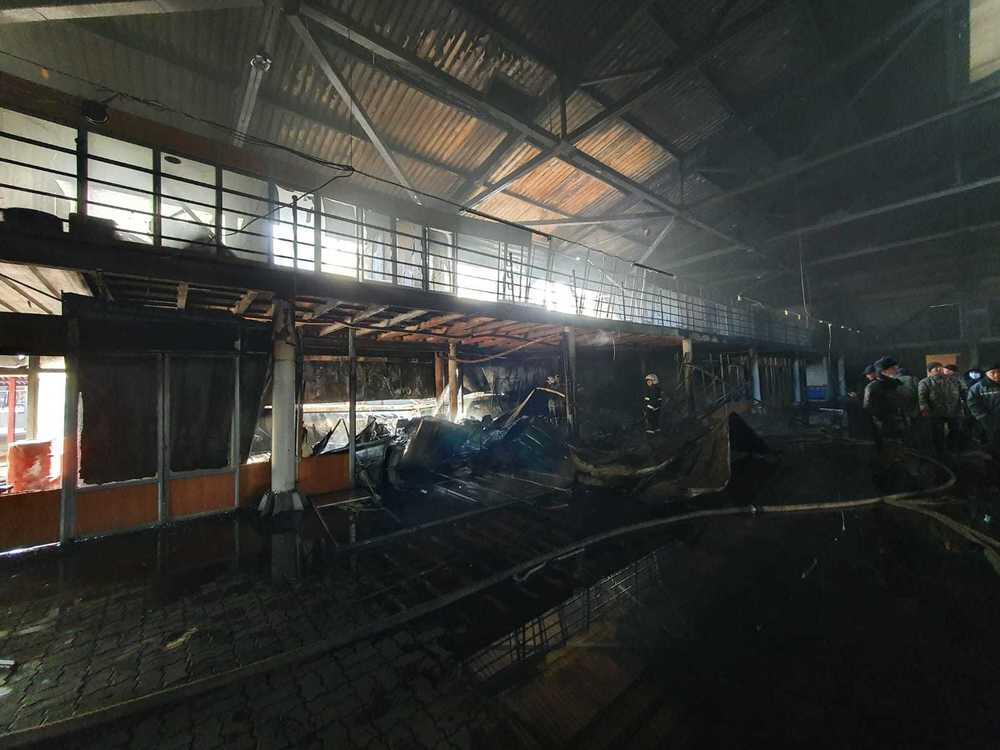 В Алматы в торговом доме произошел пожар 