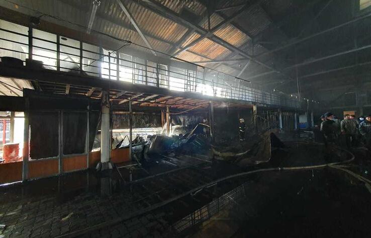 В Алматы в торговом доме произошел пожар 