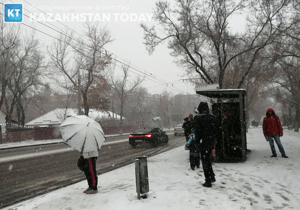 В одиннадцати областях объявили штормовое предупреждение