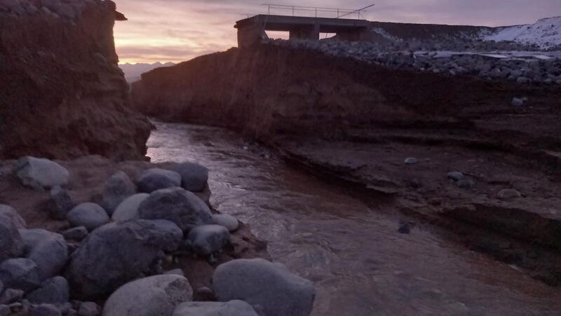 В Алматинской области прорвало плотину водохранилища. Фото: МЧС