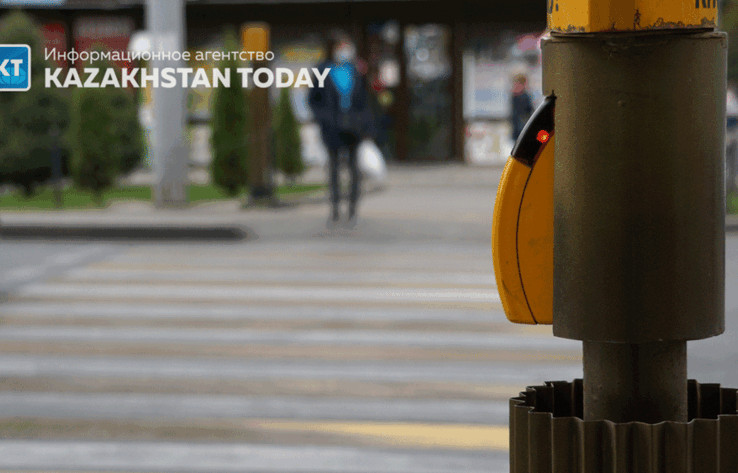 Семейде екі баланы жаяу жүргіншілер жолағында қағып кетті