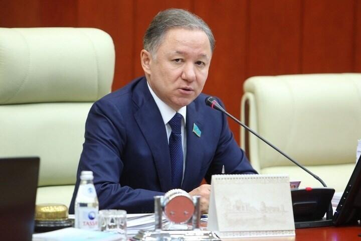 В Казахстане отменят ограничение на установление минимального размера биржевого сбора с участников торгов