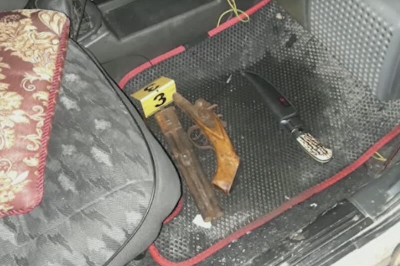 В Актобе спецназ обезвредил двух вооруженных людей