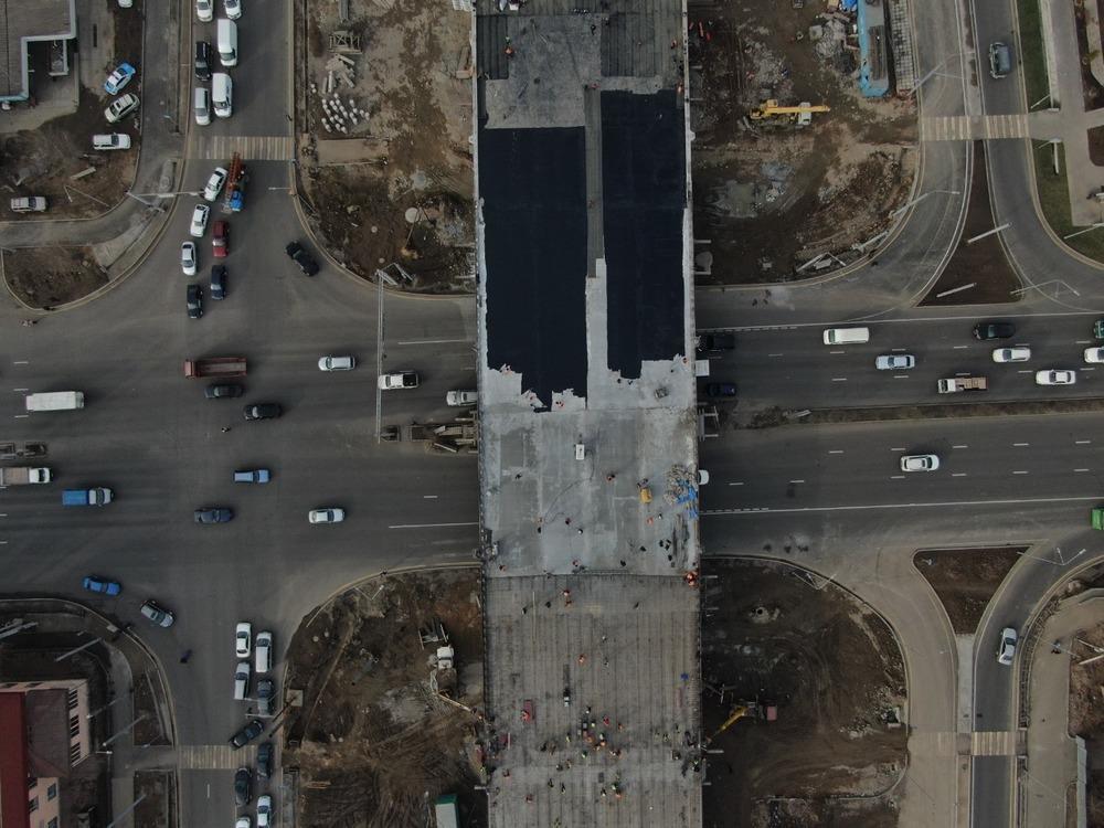 Алматыда Рысқұлов даңғылы мен Емцов көшесінің қиылысында көлік айрығының құрылысы аяқталуда. Сурет: Алматы қаласының ІСБ