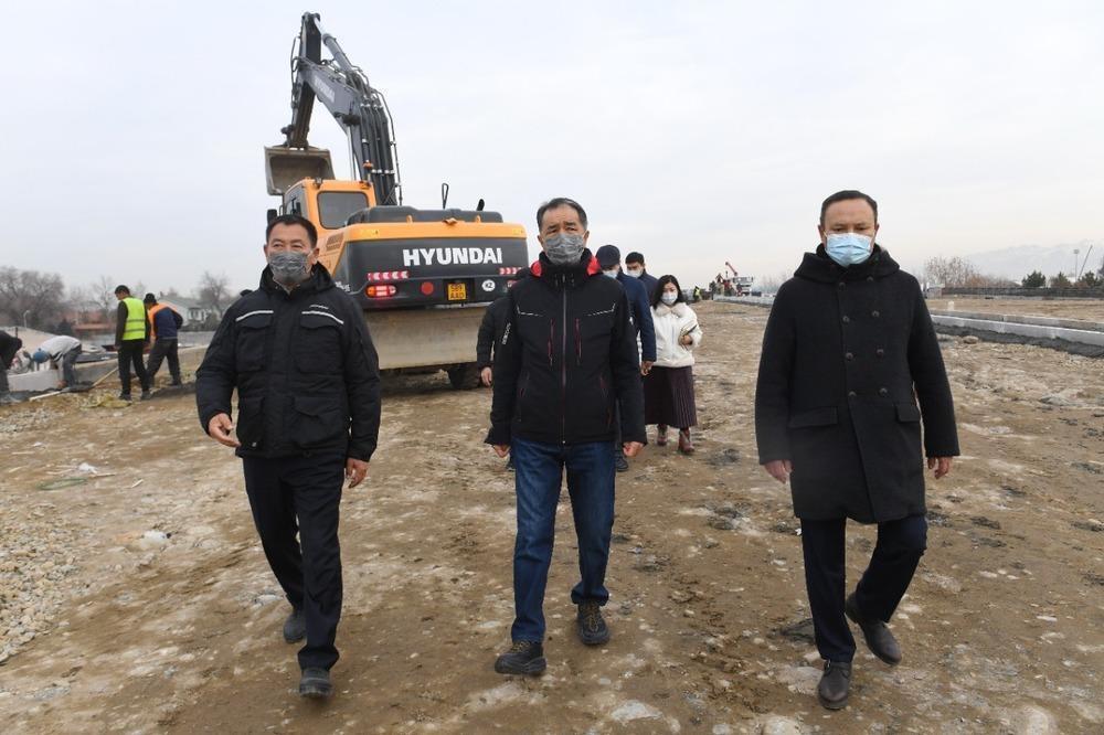 Алматыда Рысқұлов даңғылы мен Емцов көшесінің қиылысында көлік айрығының құрылысы аяқталуда. Сурет: Алматы қаласының ІСБ