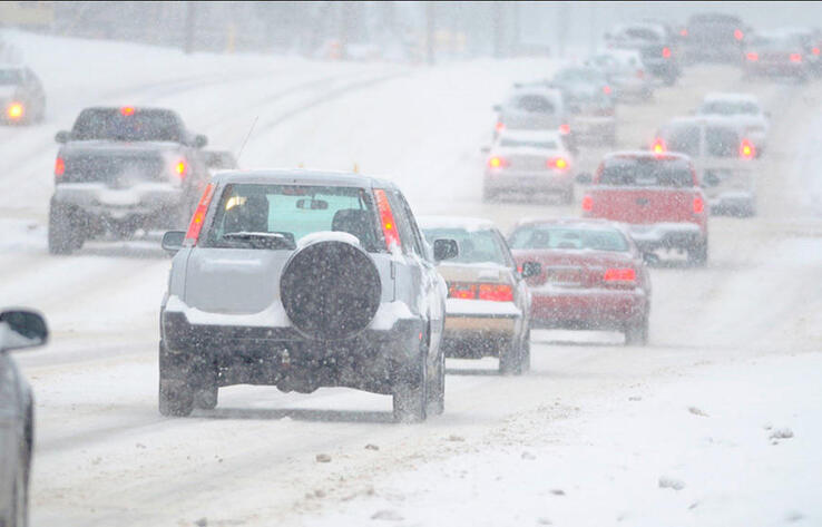 В большинстве областей Казахстана в воскресенье ожидаются туман, сильный ветер и гололед