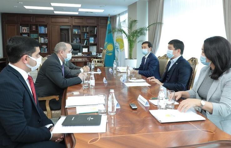 Бауыржан Байбек встретился с представителями политических организаций Азербайджана и Европы