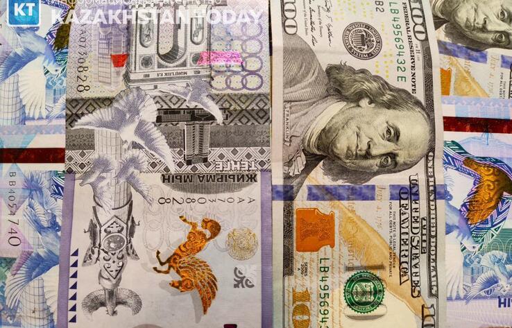 В Казахстане доллар за сутки подорожал на 1,56 тенге 