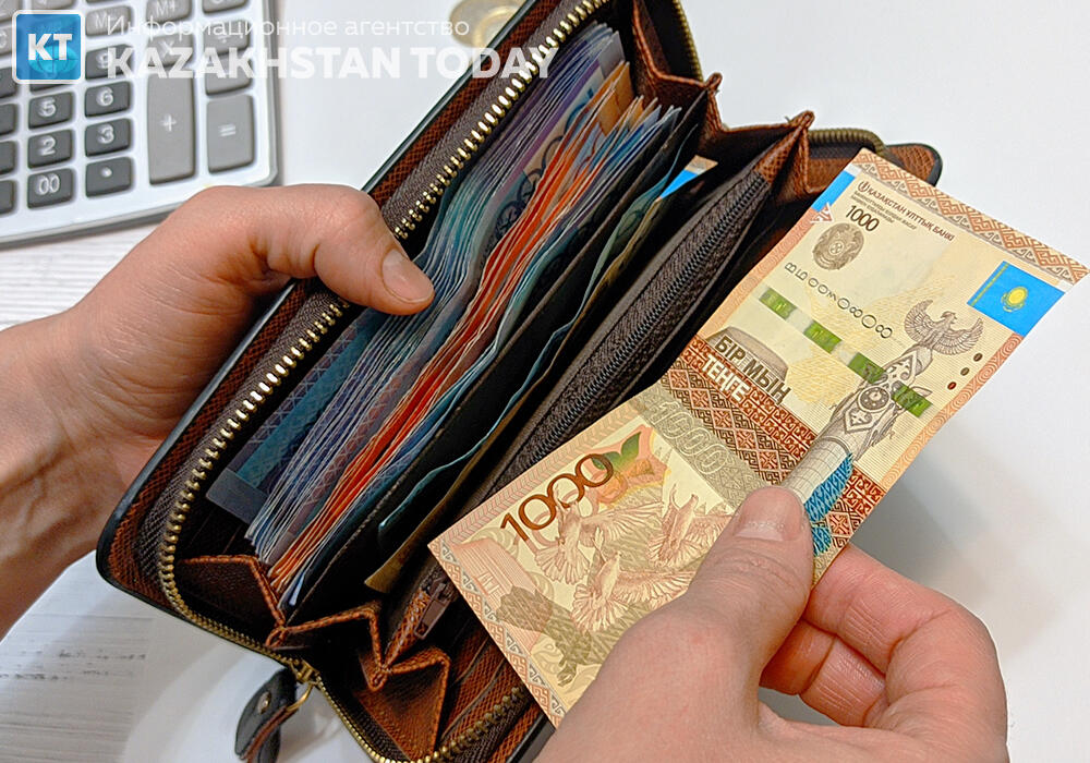 В Казахстане минимальная заработная плата утверждена на уровне 60 тысяч тенге