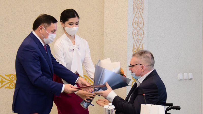 Аким Акмолинской области встретился с людьми с особыми потребностями 