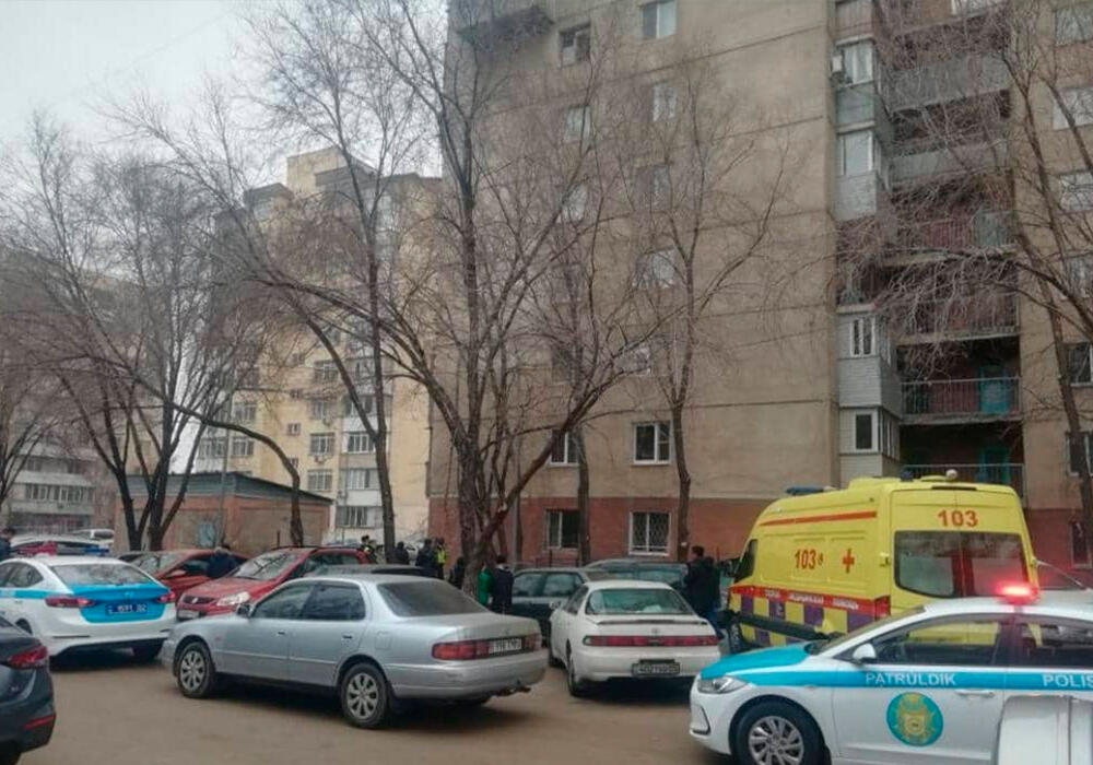 В Алматы еще одна девушка выбросилась с 12-го этажа 