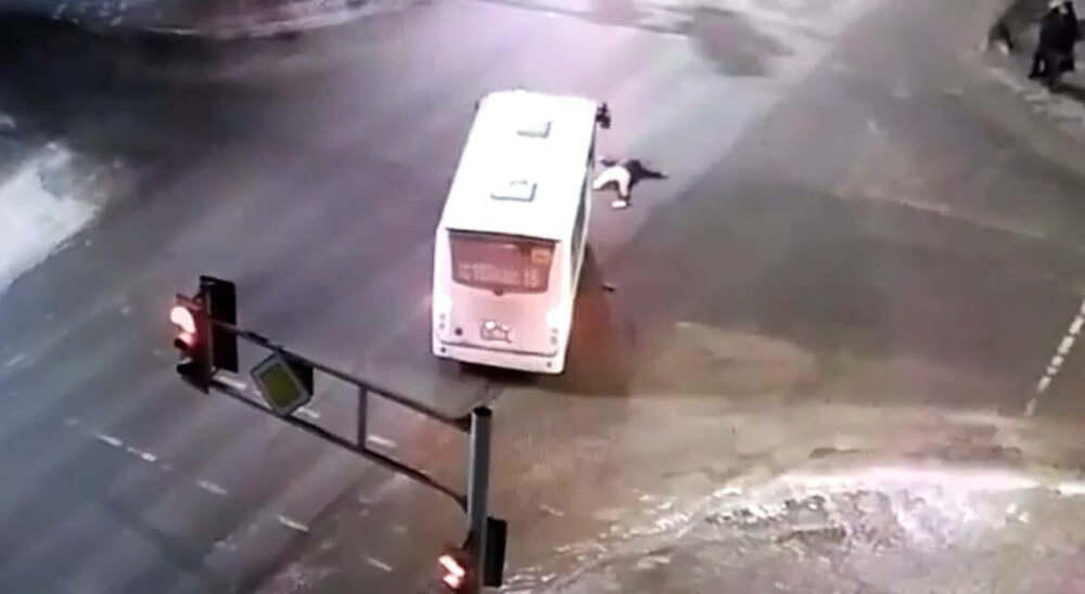 В Петропавловске два пешехода попали под колеса автобуса