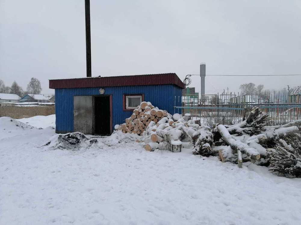Кочегары на севере Казахстана вынуждены отапливать жилые дома мусором в ожидании угля. Фото: pkzsk.info