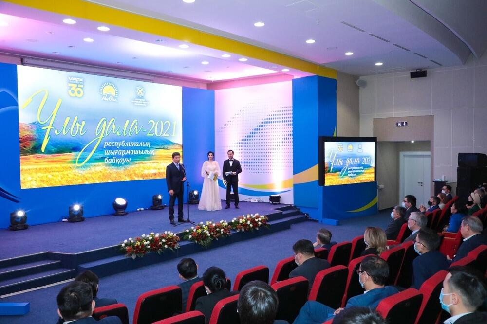 Определены победители конкурса среди молодых писателей и поэтов "Ұлы дала". Фото: Nur Otan