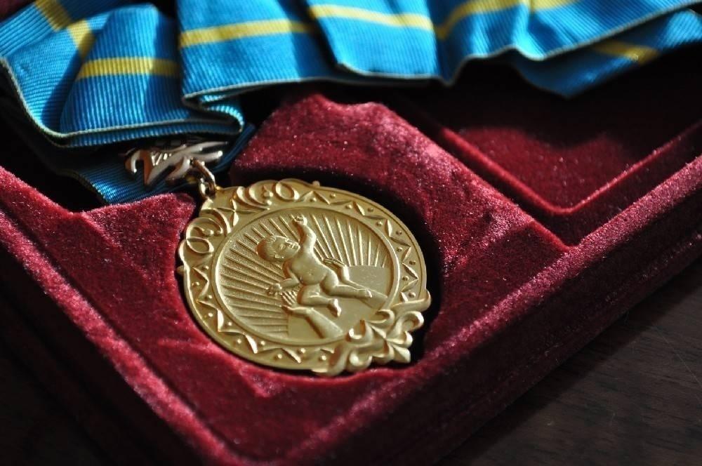 ҚР-да "Алтын алқа" және "Күміс алқа" алқаларымен марапатталған аналарға мемлекеттік жәрдемақы тағайындау тәртібі жеңілдетілді