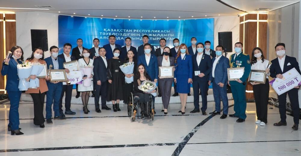 Волонтеров и активистов Jas Otan наградили медалями "Халық алғысы". Фото: Нур Отан