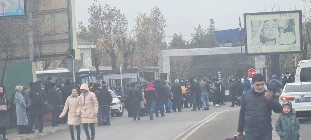 Поступило сообщение о заложенной бомбе в аэропорту Шымкента 